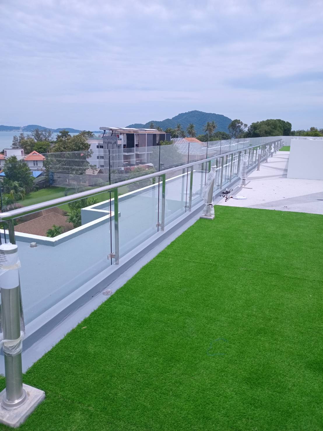 ราวกันตกสระน้ำ ราวกันตกดาดฟ้า ราวกันตกบันได ระเบียง