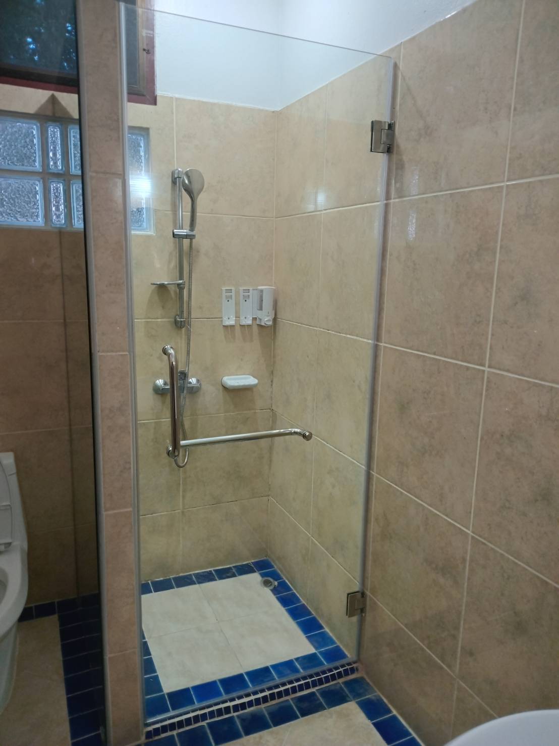 งานติดตั้งกระจกเทมเปอร์ห้องน้ำ